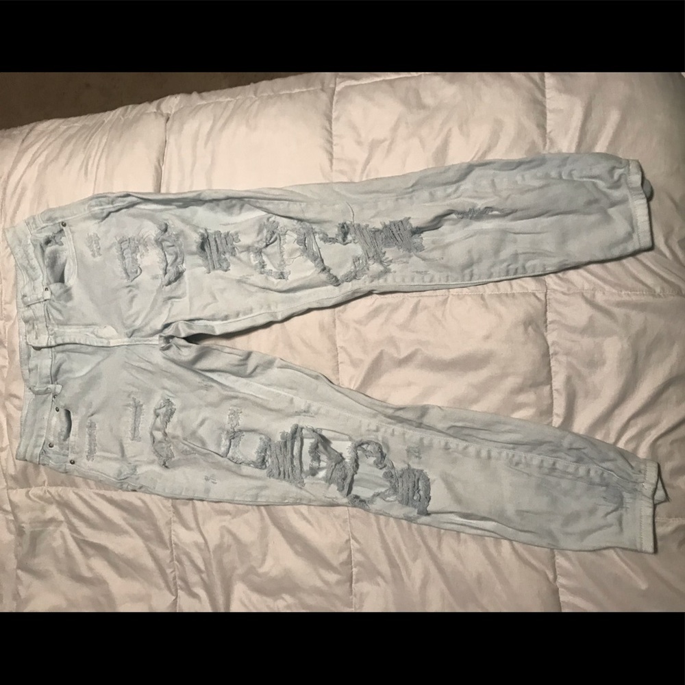 Light washed ripped jeans
